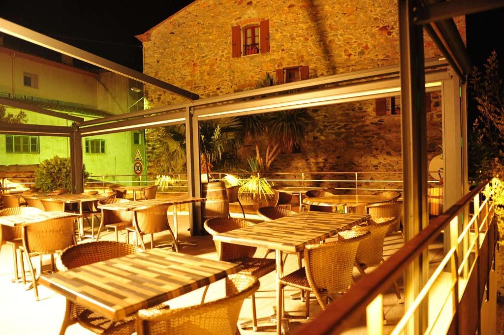 Logis Auberge Restaurant Du Vigneron Cucugnan Luaran gambar