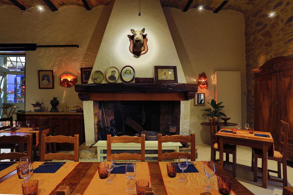 Logis Auberge Restaurant Du Vigneron Cucugnan Luaran gambar